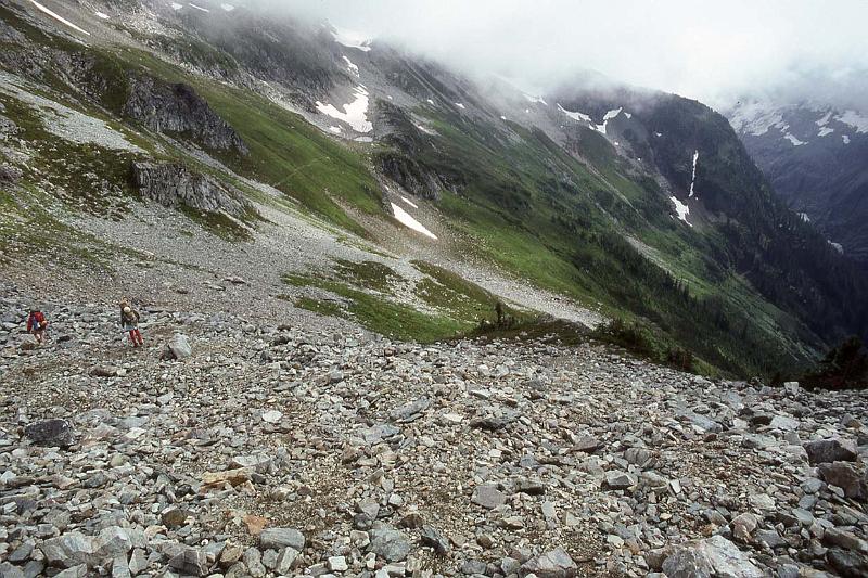 Ptarmigan Trav 008 Aug-1986 Descending from Cache Col.jpg